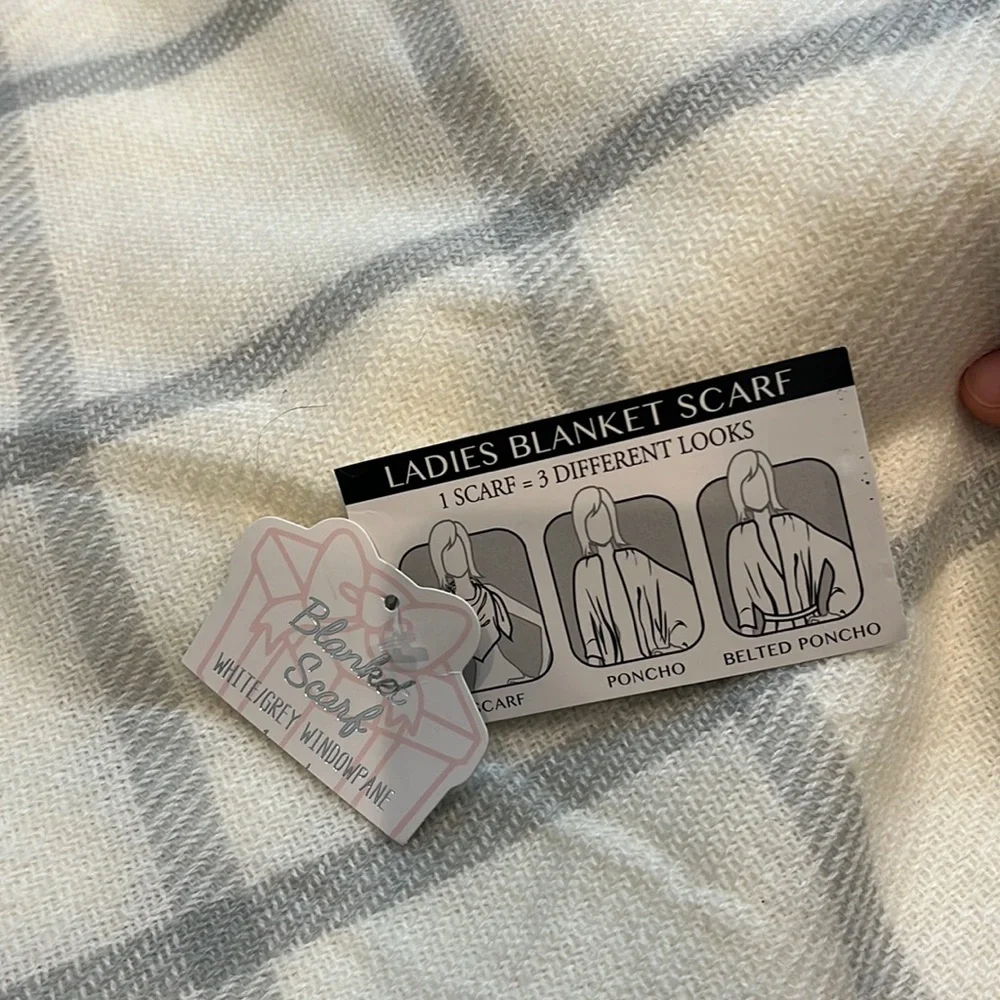 NWOT Plaid Knit Blanket Scarves
